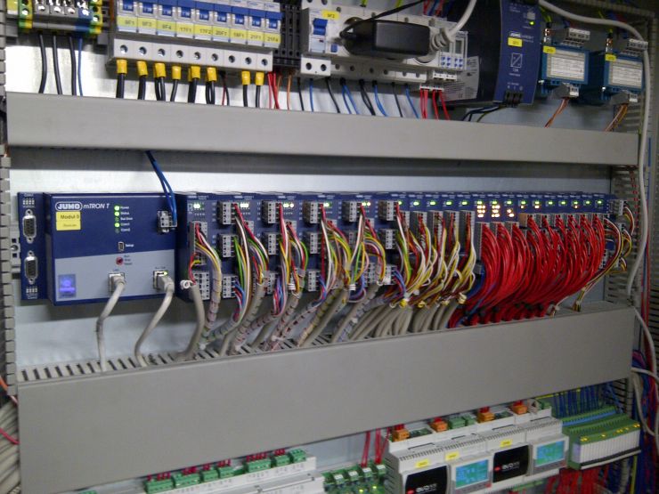 Das Mess-, Regel- und Automatisierungssystem Mtron T von Jumo steuert und regelt sämtliche Kühlprozesse. Bild: Jumo