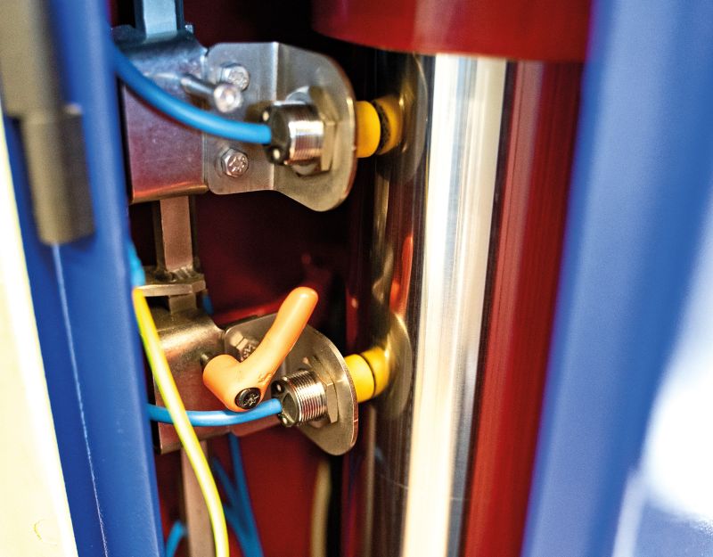 Niemann verbaut induktive Turck-Näherungsschalter unter anderem in der Maschinensäule, um die Höhe des Hydraulikstempels abzufragen. Bild: Turck