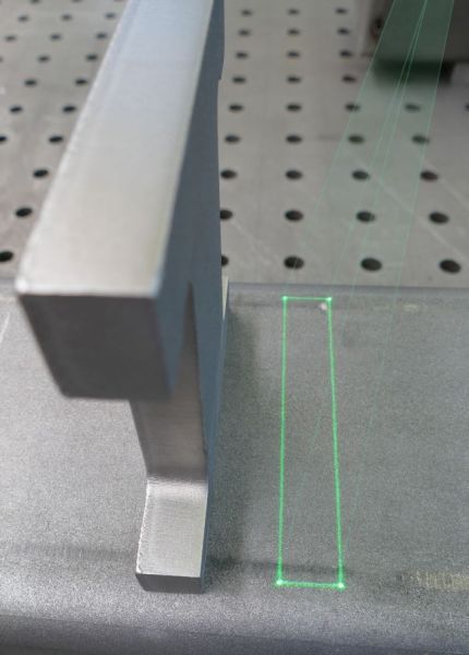 Die Bauelemente können mit der geforderten Genauigkeit von maximal zwei Millimetern angeheftet werden. Bild: Z-Laser
