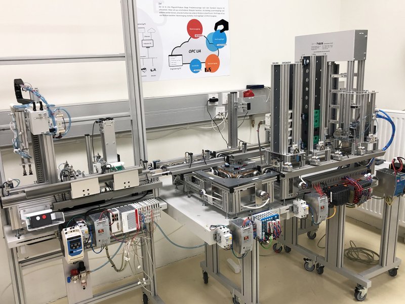 Die Plug-and-Produce-fähige Produktionsanlage im Smart-Factory-Lab der FH Salzburg (Bild: FH Salzburg).