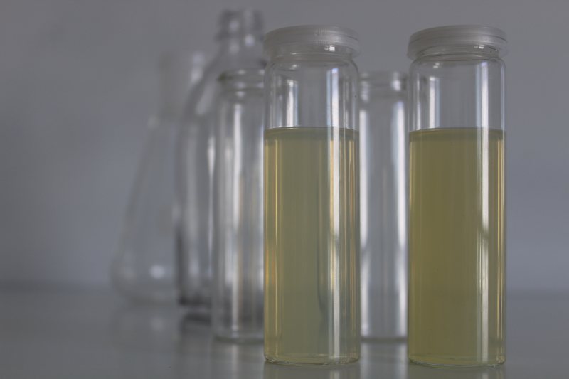 KSS-Emulsion mit 7% und 10% Leitungswasser (Bild: Zeller+Gmelin).