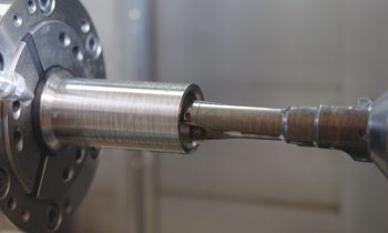 Für die Bearbeitung der Hauptzylinderbohrung wurde ein Sonderwerkzeug entwickelt. Dies war Teil des neuen Fertigungskonzepts für die Teile aus Edelstahl (Bild: Walter).