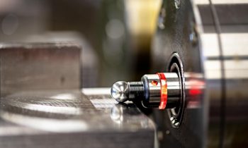 Die Tiefbohrtaster ermöglichen einfaches und präzises Erfassen der Werkstückposition auf Tiefbohrmaschinen (Bild: Tschorn).