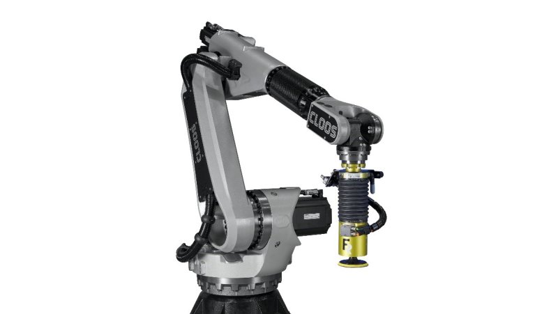 Ein Roboter und sensitive End-Effektoren ermöglichen kundenspezifische automatisierte Schleiflösungen (Bild: Ferrobotics).