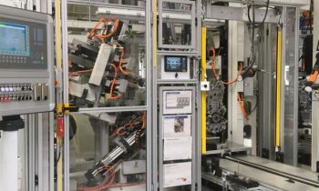 Das VW-Motorenwerk Chemnitz setzt an seiner Montagelinie für Drei- und Vierzylinder-Ottomotoren ein elektronisches Schlüsselsystem ein (Bild: Euchner).