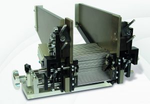 Der kompakte Stangenlader kann 60 bis 250 Millimeter lange Stangen mit Durchmessern von 1 bis 10 Millimeter bevorraten und zuführen (Bild: Zorn Maschinenbau).