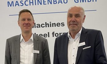 Holger Klatte (li.) übernahm die Geschäftsführung der SSB-Maschinenbau GmbH von Thomas Beyer (Bild: SSB-Maschinenbau).