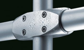 Dank Eloxalschicht sind die Aluminium-Rohrverbinder eine Lösung für die Realisierung seewasserfester Geländeranlagen (Bild: Brinck).