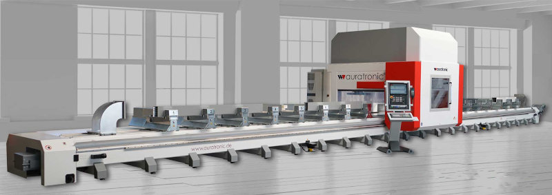 Die CNC-Maschine zur Bearbeitung von Aluminiumprofilen bietet eine Bearbeitungslänge bis zu 20 m (Bild: Auratronic).