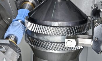 Wälzschleifen ist eine wirtschaftliche Alternative in der Hartfeinbearbeitung von Doppelschrägverzahnungen (Bild: Liebherr).