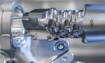 Das Kombinationsaufbohrwerkzeug mit gelöteten PKD-Schneiden und ISO-Wendeschneidplatten bietet höchstmögliche Stabilität und Standzeit in der Vorbearbeitung bei bestmöglichen Oberflächenergebnissen für definierte Oberflächen (Bild: Mapal).
