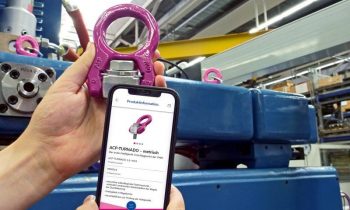 Anwenderorientierte Digitalisierung in der Hebetechnik: Mithilfe der einer Smartphone-App lassen sich in der Cloud oder im Firmenrechenzentrum gespeicherte Produktdaten direkt vor Ort via NFC auslesen (Bild: RUD).