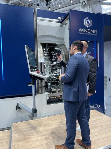 Die Transfermaschine für die Hochvolumenproduktion verfügt über ein integriertes Werkzeugmanagement (Bild: Winema).