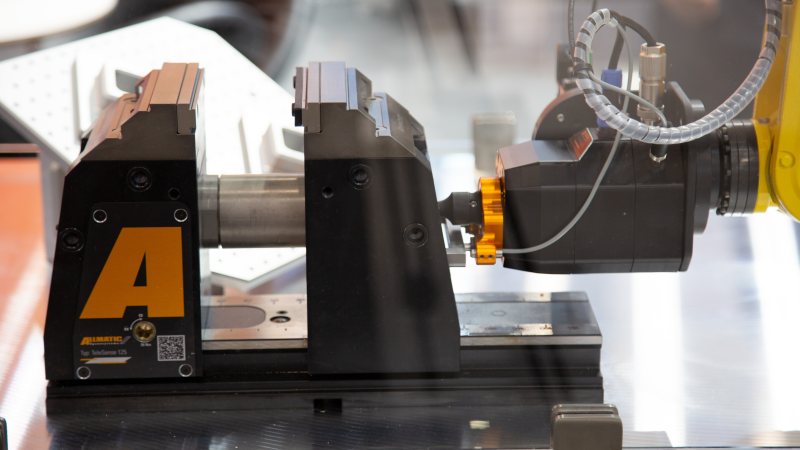 Die Erweiterung öffnet und schließt Schraubstöcke automatisch (Bild: Allmatic).
