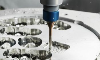 Bei den Tests bearbeiteten mit die mit der Hochleistungsschicht beschichtete Fräser auch spezielle Prüfkörper in CoCr-Blanks, um die Maßhaltigkeit des Resultats zu messen (Bild: Oerlikon Balzers).