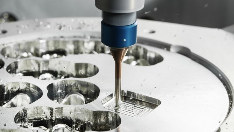 Bei den Tests bearbeiteten mit die mit der Hochleistungsschicht beschichtete Fräser auch spezielle Prüfkörper in CoCr-Blanks, um die Maßhaltigkeit des Resultats zu messen (Bild: Oerlikon Balzers).