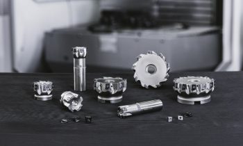 Im Vergleich zu radialen Systemen finden beim tangentialen WSP-Fräser wesentlich mehr WSP auf dem Fräskörper Platz (Bild: Ceratitzit).
