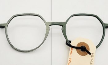 Links unbehandelt, rechts mit dem UV-Schutz behandelt, der hier ein 3D-gedrucktes Brillengestell vor dem Verblassen schützt (Bild: Diamant Polymer).