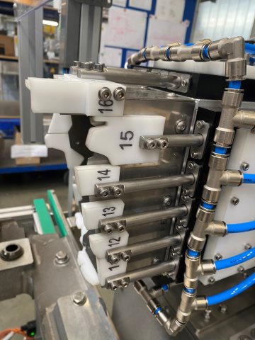Technik der partiellen Teilereinigung: Eine speziell entwickelte Haube wird auf die verunreinigte Stelle des Bauteils aufgesetzt. Unter dieser Haube laufen alle Reinigungs- und Trocknungsprozesse ab (Bild: Silberhorn).