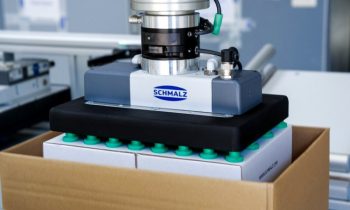 Der neue Flächengreifer ermöglicht ein passgenaues und sicheres Handling ganz individuell geformter Werkstücke (Bild: Schmalz).