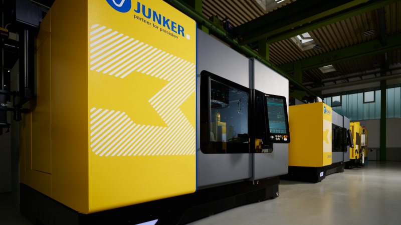 Die neue Korundschleifmaschine bietet hohe Präzision und variable Konfigurationsmöglichkeiten (Bild: Junker).