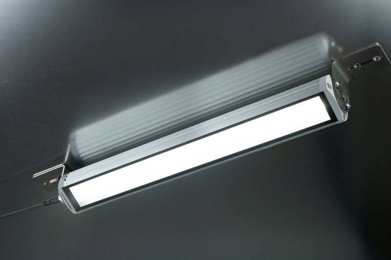 Die LED-Maschinenleuchte ist eine Alternative für den Tausch älterer Leuchten (Bild: LED2Work).