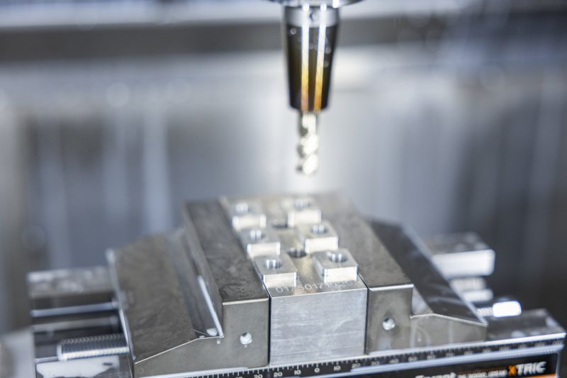 Werkstücke lassen sich mit der »C 32 U« dynamisch positionieren, kurze Nebenzeiten ermöglichen eine hohe Produktivität (Bild: Hermle).