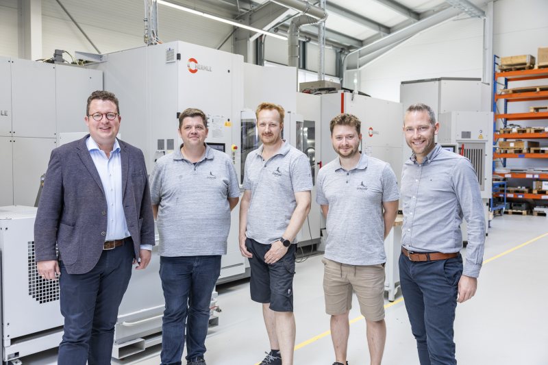 Das Condor-Team (v. l.): Geschäftsführer Dominik Schulte, Sebastian Rusche, Leiter Fräsabteilung, CNC-Fräser Oleg Peters, Programmierer Erhardt Jost und Betriebsleiter Sebastian Ilsen (Bild: Hermle).