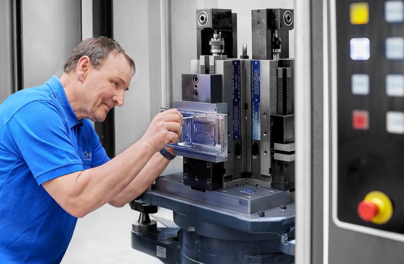 Die Fertigung der benötigten Bauteile erfolgt auf modernen CNC-Maschinen (Bild: Höhn).