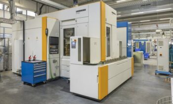 Die Wälzstoßmaschine bewältigt ein breites Teilespektrum und sorgt für kurze Rüstzeiten. Damit eignet sie sich besonders für den Einsatz bei Lohnverzahnern (Bild: Liebherr)