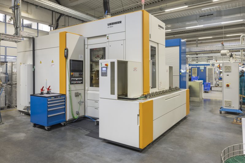 Die Wälzstoßmaschine bewältigt ein breites Teilespektrum und sorgt für kurze Rüstzeiten. Damit eignet sie sich besonders für den Einsatz bei Lohnverzahnern (Bild: Liebherr)