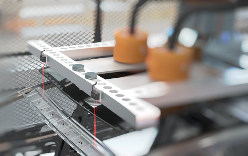 Aufgrund der kompakten Bauform und I/O-Link-Schnittstelle eignen sich die Sensoren für Messaufgaben in der Fahrzeugmontage (Bild: Micro-Epsilon).