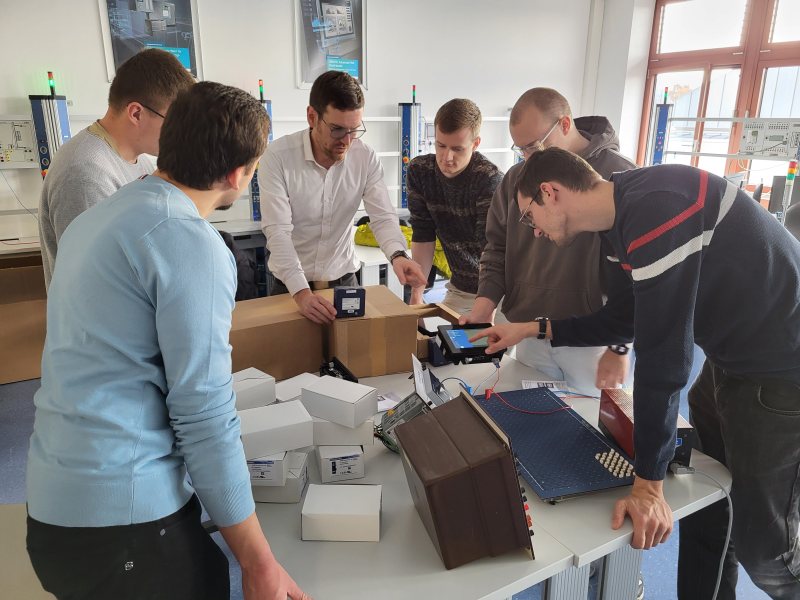 Die Beruflichen Schulen Obersberg (BSO) in Bad Hersfeld freuen sich über das moderne SPS-System (Bild: Jumo).