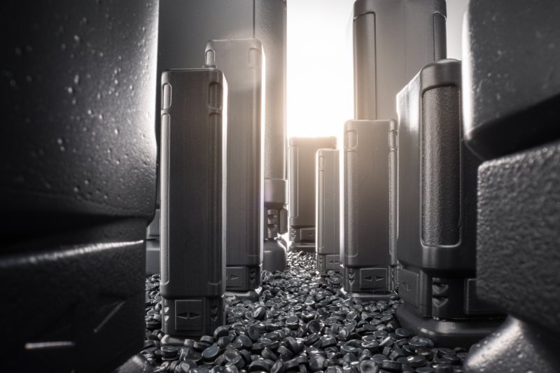 Von Schwarz zu Grau: Die Werkzeugverpackungen werden auf Rezyklat umgestellt (Bild: Balluff).