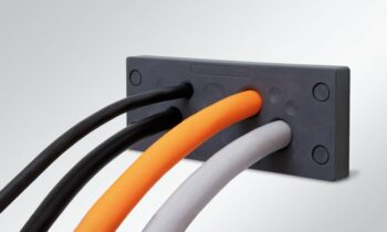 Die Kabeldurchführungsplatte ist dank hoher Packungsdichte und Materialqualität sowie sehr guter Zugentlastung eine wirtschaftliche und langlebige Lösung im rauen Umfeld (Bild: icotek).