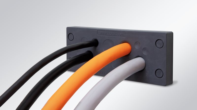 Die Kabeldurchführungsplatte ist dank hoher Packungsdichte und Materialqualität sowie sehr guter Zugentlastung eine wirtschaftliche und langlebige Lösung im rauen Umfeld (Bild: icotek).