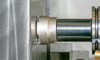 Flächenschlichten mit dem tangentialen Breitschlichtfräser (Bild: Ingersoll).