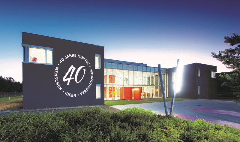 Von der Zwei-Mann-Firma zum global agierenden Mittelständler: MiniTec begann 1986 als kleine Vertriebsgesellschaft für Linearführungen und entwickelte sich zum Anbieter von Profil- und Linearsystemen sowie Maschinen- und Anlagenbauer (Bild: MiniTec).