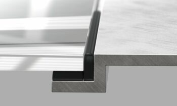 Das zinnfreie Material haftet auf verschiedenen Untergründen und weist eine gute UV-Beständigkeit auf (Bild: Henkel).