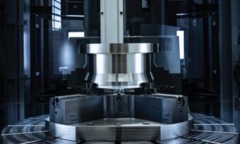 Das Handspannfutter misst 800 mm im Durchmesser (Bild: HWR/fotostudio echt-eppelt).