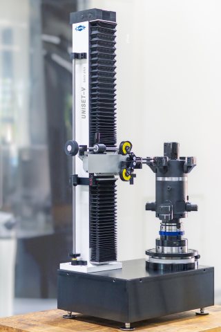 Führungsleistenwerkzeuge im Bereich 100…400 mm können mit dem Einstellgerät sehr präzise eingestellt werden (Bild: Mapal).