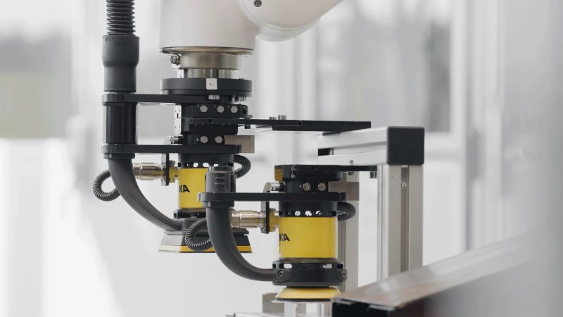 Automatisierte Werkzeugwechsel für Schleif- und Polierköpfe ohne komplexe Zusatzinstallationen (Bild: Mirka).