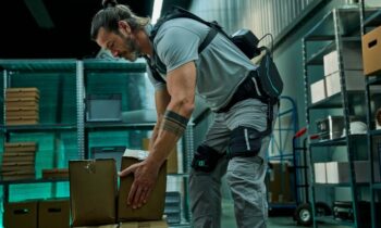 Das intelligente Exoskelett im Praxiseinsatz (Bild: Ottobock).