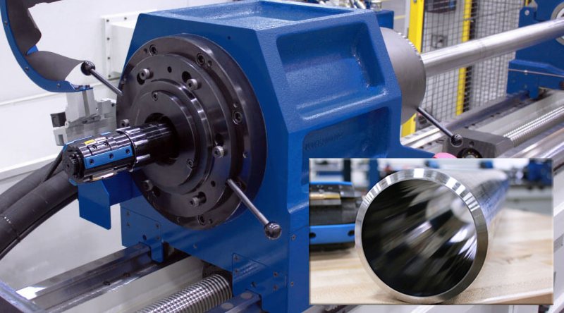 Beispiel für ein kombiniertes Schäl- und Glattwalzwerkzeug auf einer Tiefbohrmaschine (Bild: Ecoroll).