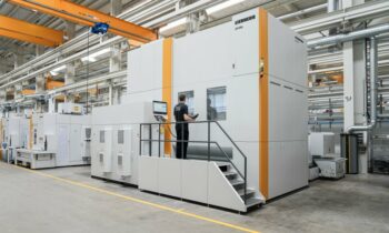 Die neue Maschinenbaureihe für Großverzahnungen bietet Fräsen und Schleifen aus einer Hand (Bild: Liebherr).