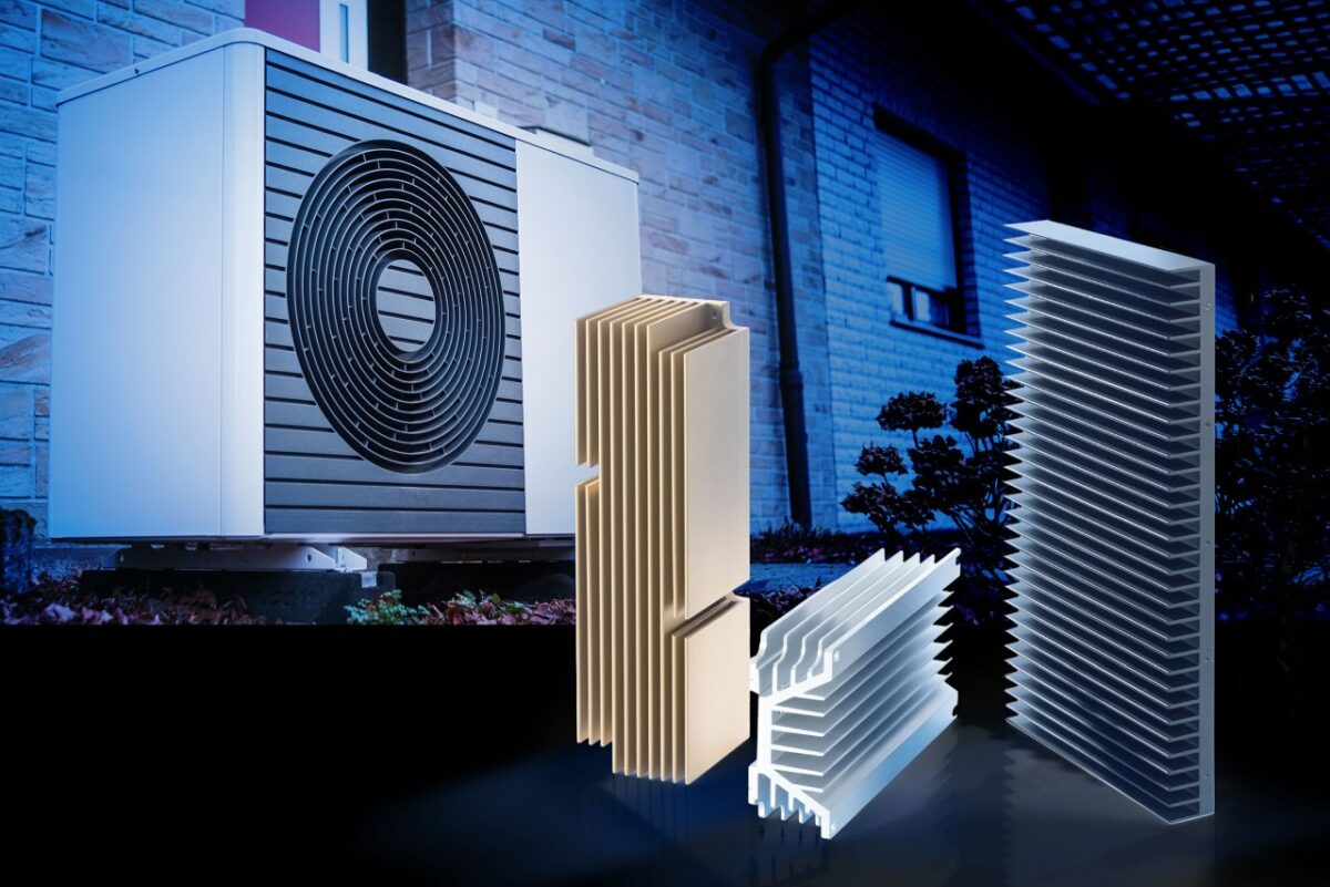 Extrudierte Kühlprofile in Standard- und projektspezifisch entwickelten Formen, zum Beispiel für Wärmepumpen (Bild: CTX Thermal Solutions GmbH/@stock.adobe.com/Robert Poorten).