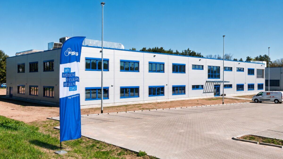 Der Neubau für die Leiterplattenbestückung am Standort Zernsdorf bei Berlin erweitert die Kapazitäten der eigenen Elektronikfertigung (Bild: Fernsteuergeräte Kurt Oelsch GmbH).