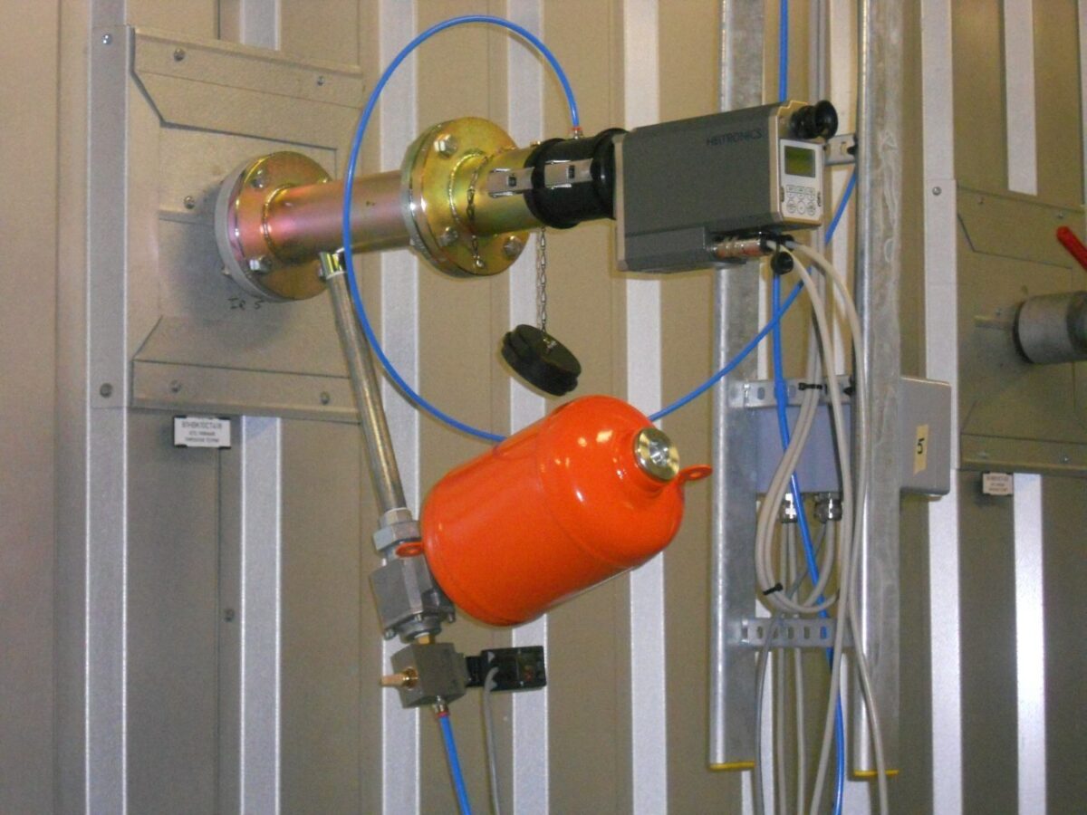 Stickoxidreduzierung nach dem SNCR-Verfahren in der Müllverbrennung: Anordnung zur Bestimmung des Temperaturfensters in einer Ebene (Bild: Heitronics).