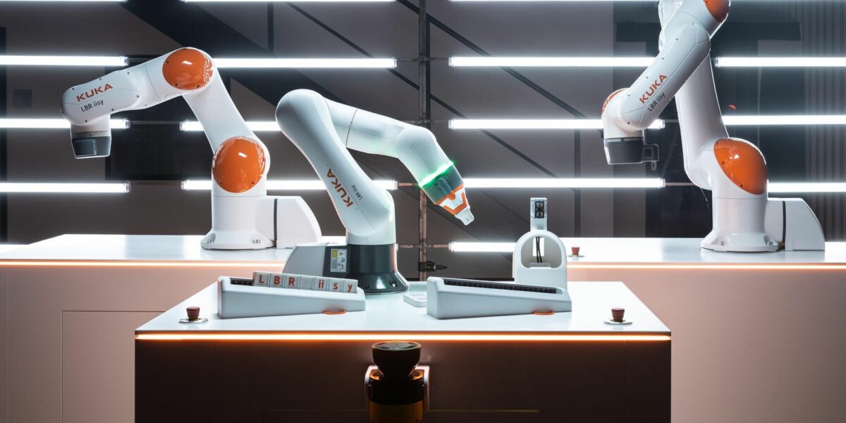 Der industrielle Cobot verbindet kollaborative Flexibilität mit einem einheitlichen Betriebssystem (Bild: Kuka).