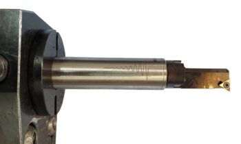 Das Werkzeug besteht aus schwingungsgedämpfter Bohrstange, angepasstem Werkzeugkopf und dreischneidiger Standard-Wendeschneidplatte (Bild: Ingersoll).